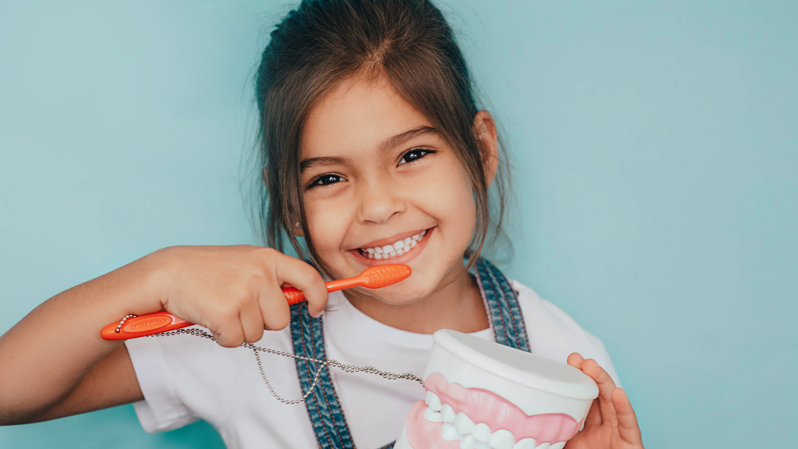 kids brushing teeth